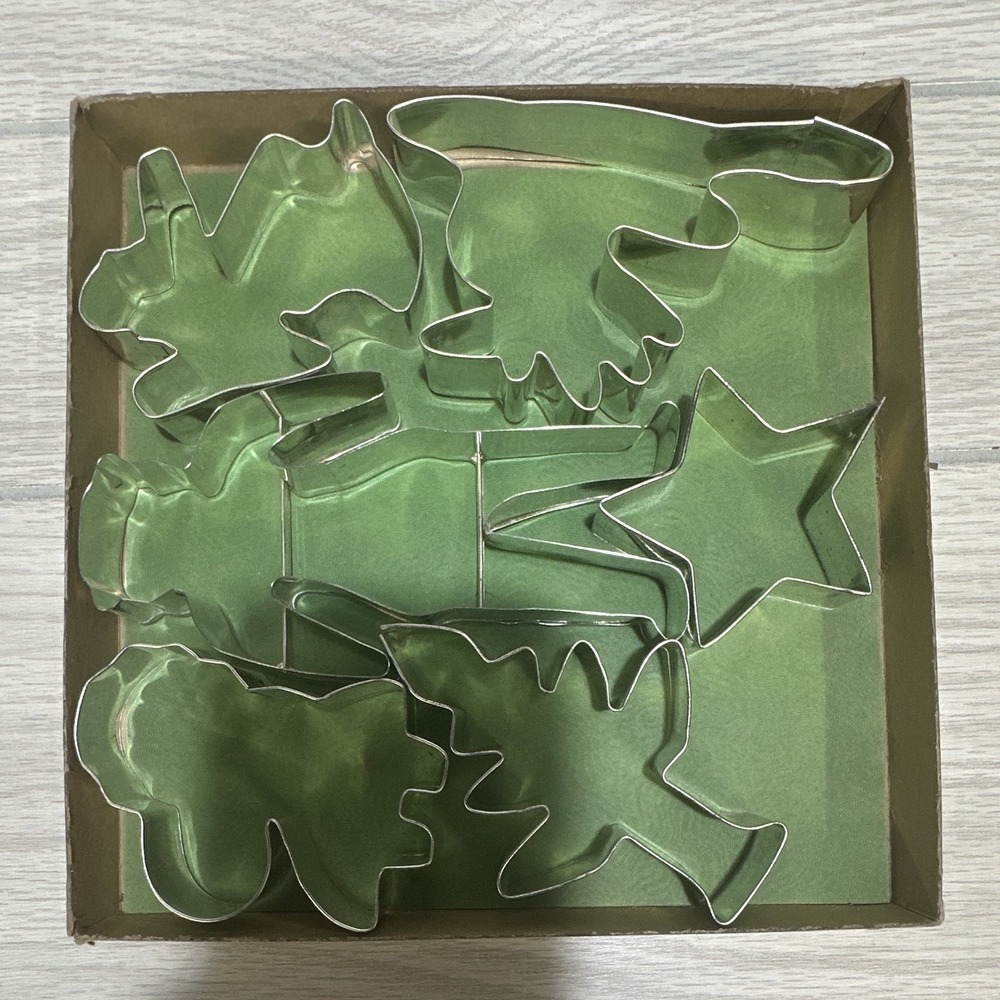 Veritas Christmas Metal Cookie Cutter Set No. 4000 Assort Shapes w/ Box Vintage
